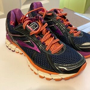 Women’s Brooks adrenaline GTS shoes size 6.5